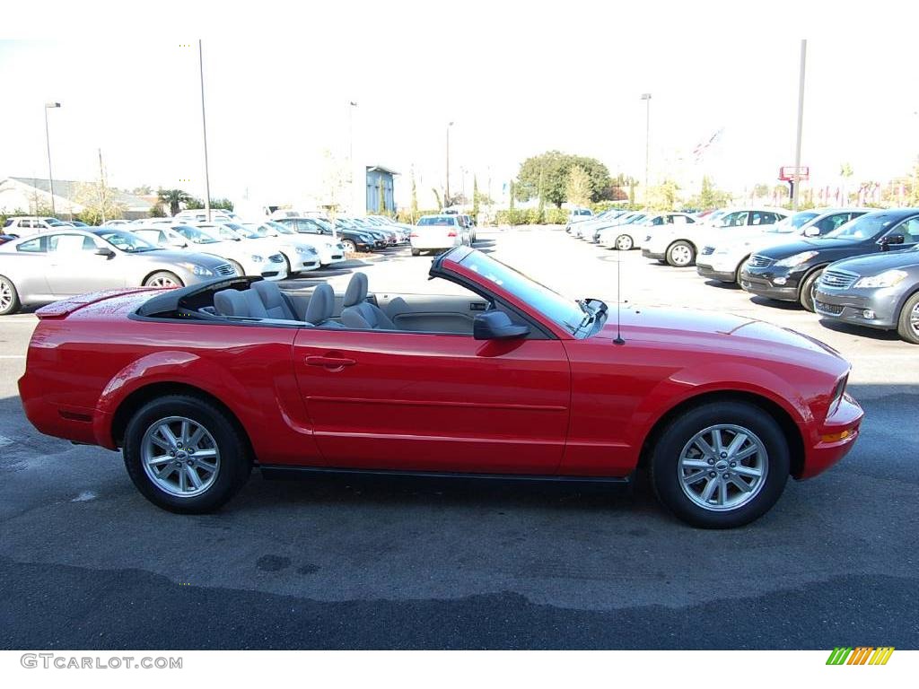 2007 Mustang V6 Deluxe Convertible - Torch Red / Dark Charcoal photo #17
