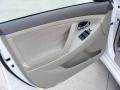 Super White - Camry LE Photo No. 30