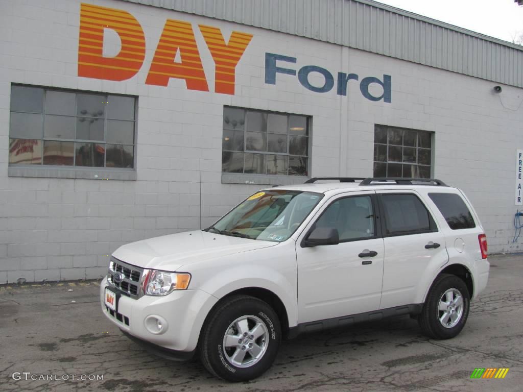 2009 Escape XLT V6 4WD - White Suede / Camel photo #1