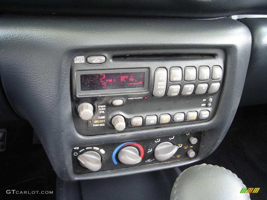 2003 Sunfire  - Ultra Silver Metallic / Graphite photo #25