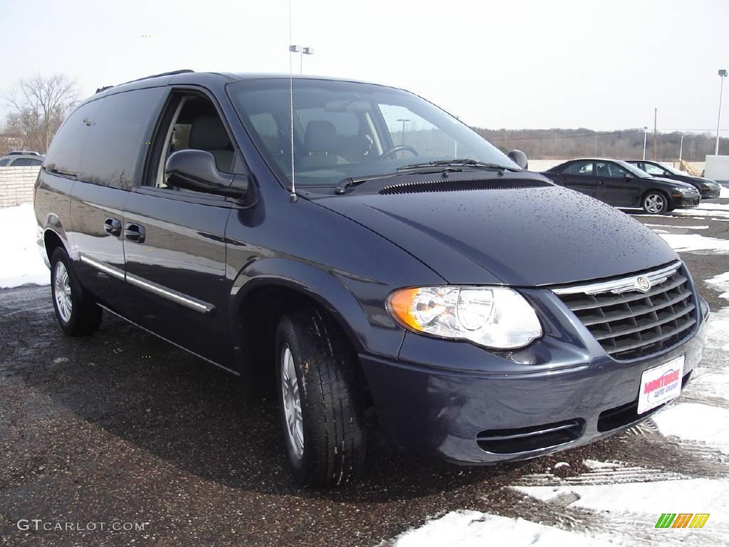 2007 Town & Country Touring - Modern Blue Pearl / Medium Slate Gray photo #7