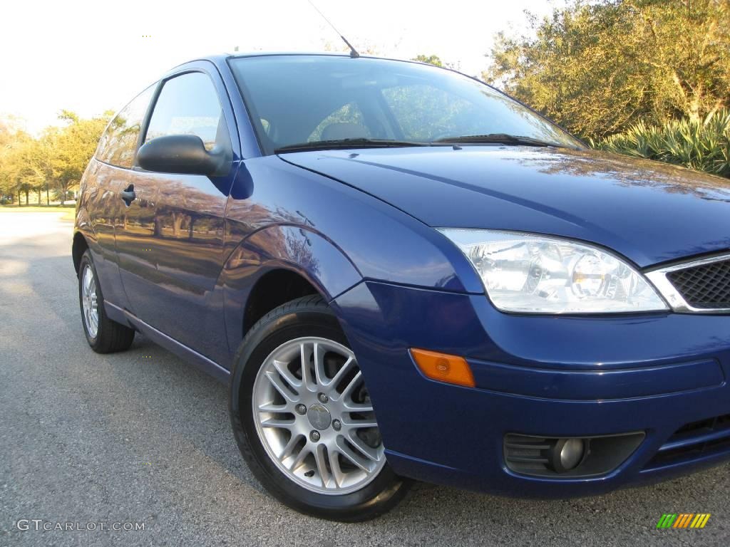 2005 Focus ZX3 SE Coupe - Sonic Blue Metallic / Charcoal/Charcoal photo #3