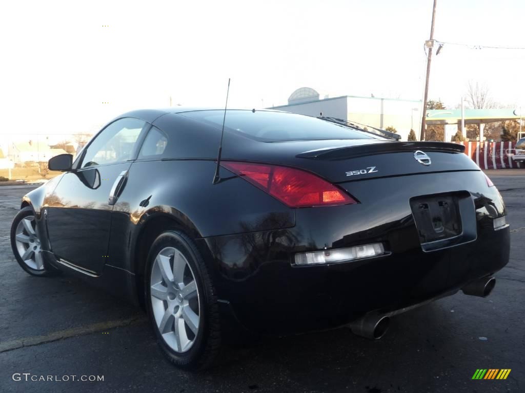 2005 350Z Touring Coupe - Super Black / Charcoal photo #17