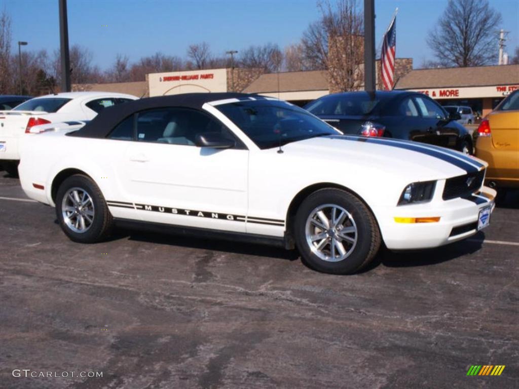 2005 Mustang V6 Premium Convertible - Performance White / Light Graphite photo #2