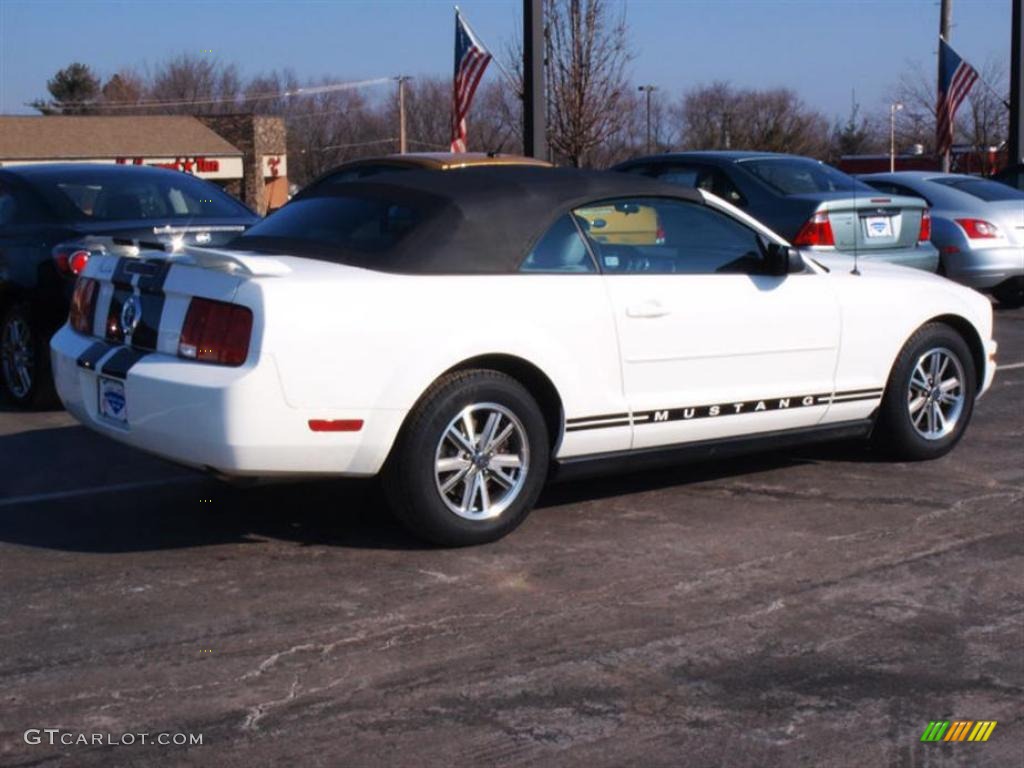 2005 Mustang V6 Premium Convertible - Performance White / Light Graphite photo #3