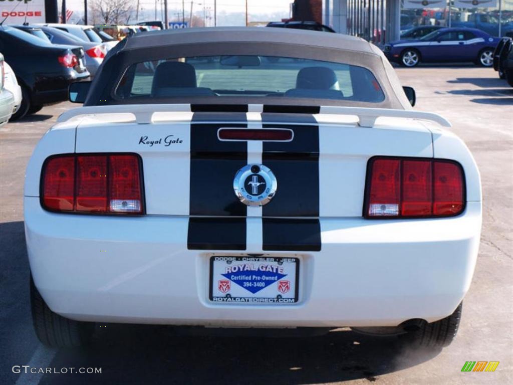 2005 Mustang V6 Premium Convertible - Performance White / Light Graphite photo #6