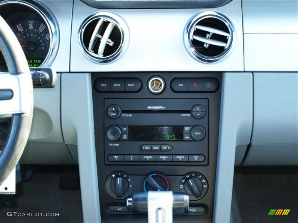 2005 Mustang V6 Premium Convertible - Performance White / Light Graphite photo #12