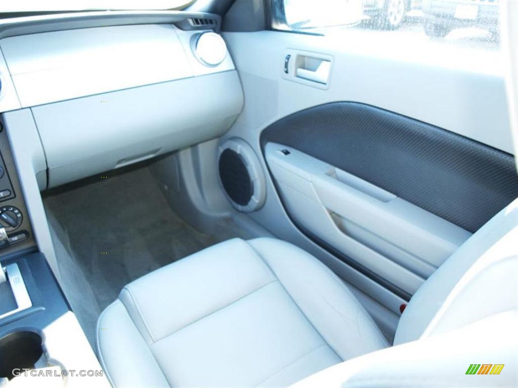 2005 Mustang V6 Premium Convertible - Performance White / Light Graphite photo #13