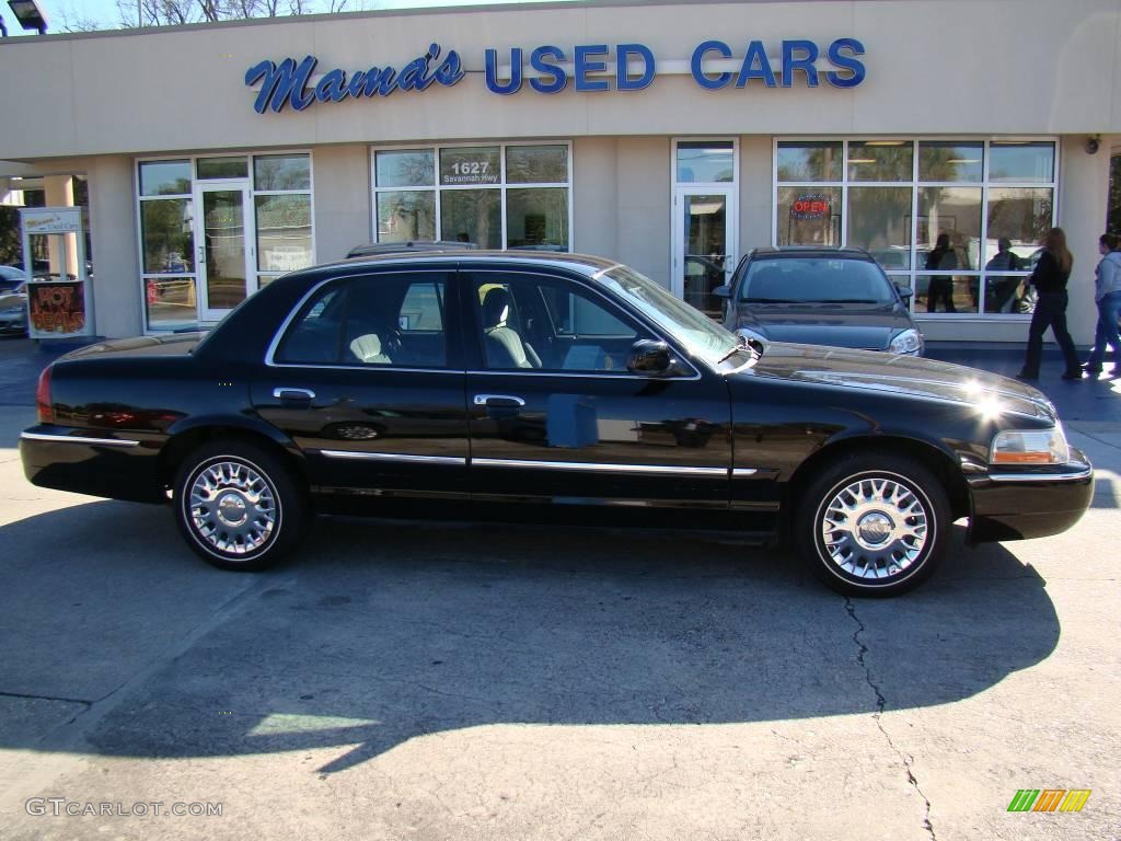 2004 Grand Marquis GS - Black Clearcoat / Dark Charcoal photo #1