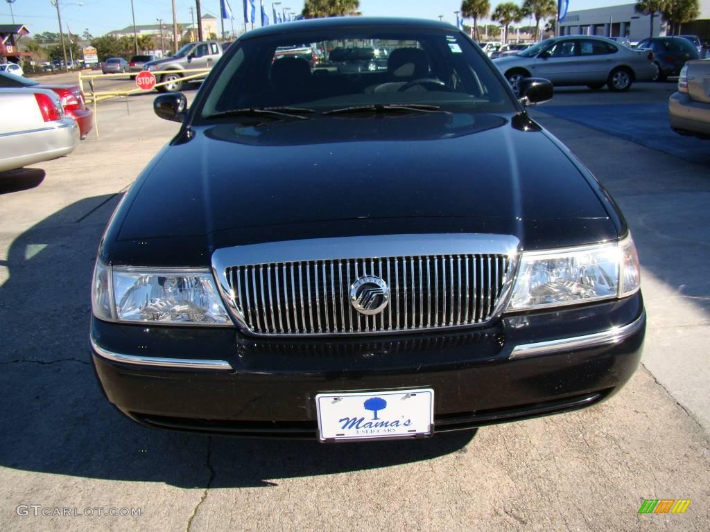 2004 Grand Marquis GS - Black Clearcoat / Dark Charcoal photo #3