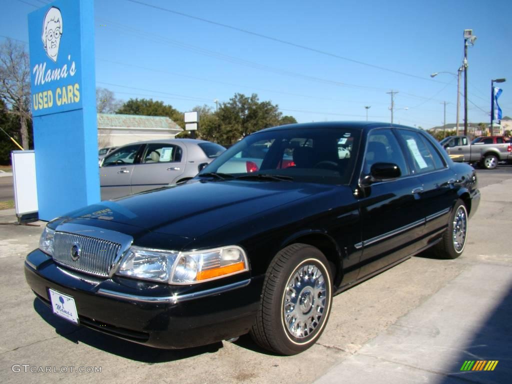 2004 Grand Marquis GS - Black Clearcoat / Dark Charcoal photo #4