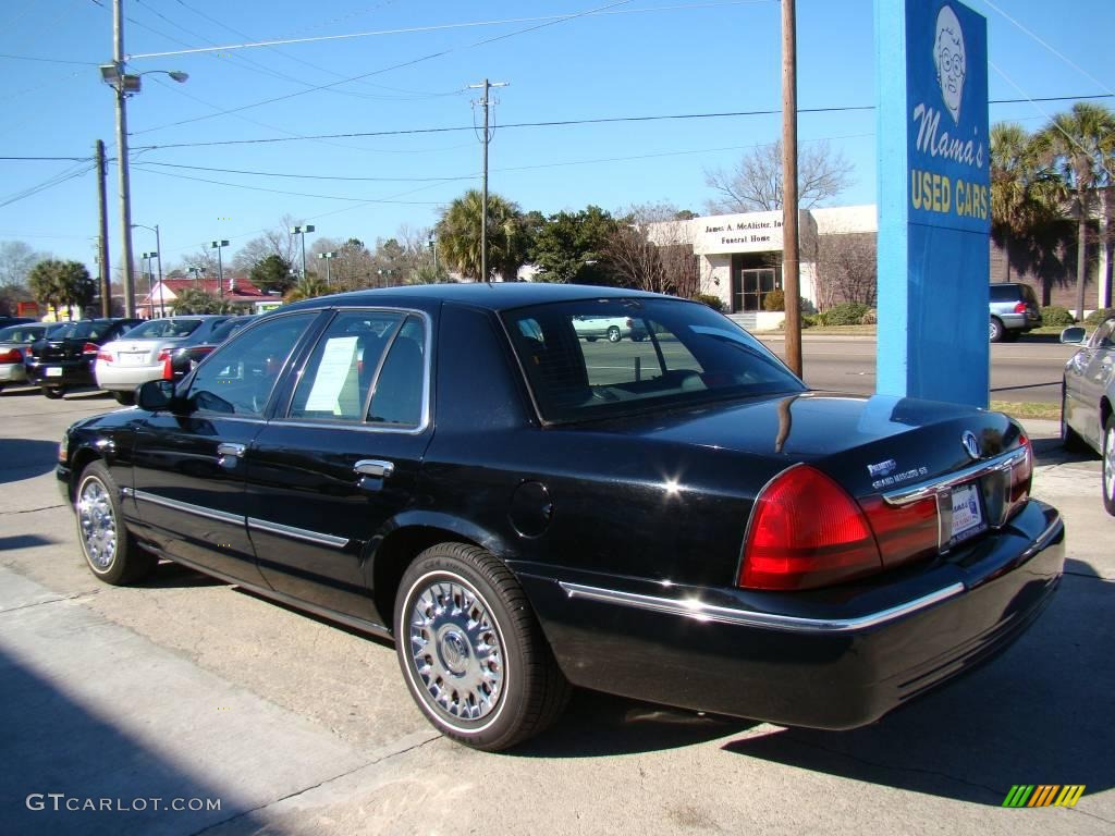 2004 Grand Marquis GS - Black Clearcoat / Dark Charcoal photo #6