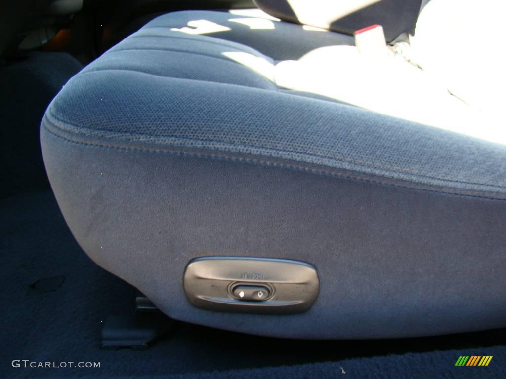 2004 Grand Marquis GS - Black Clearcoat / Dark Charcoal photo #10