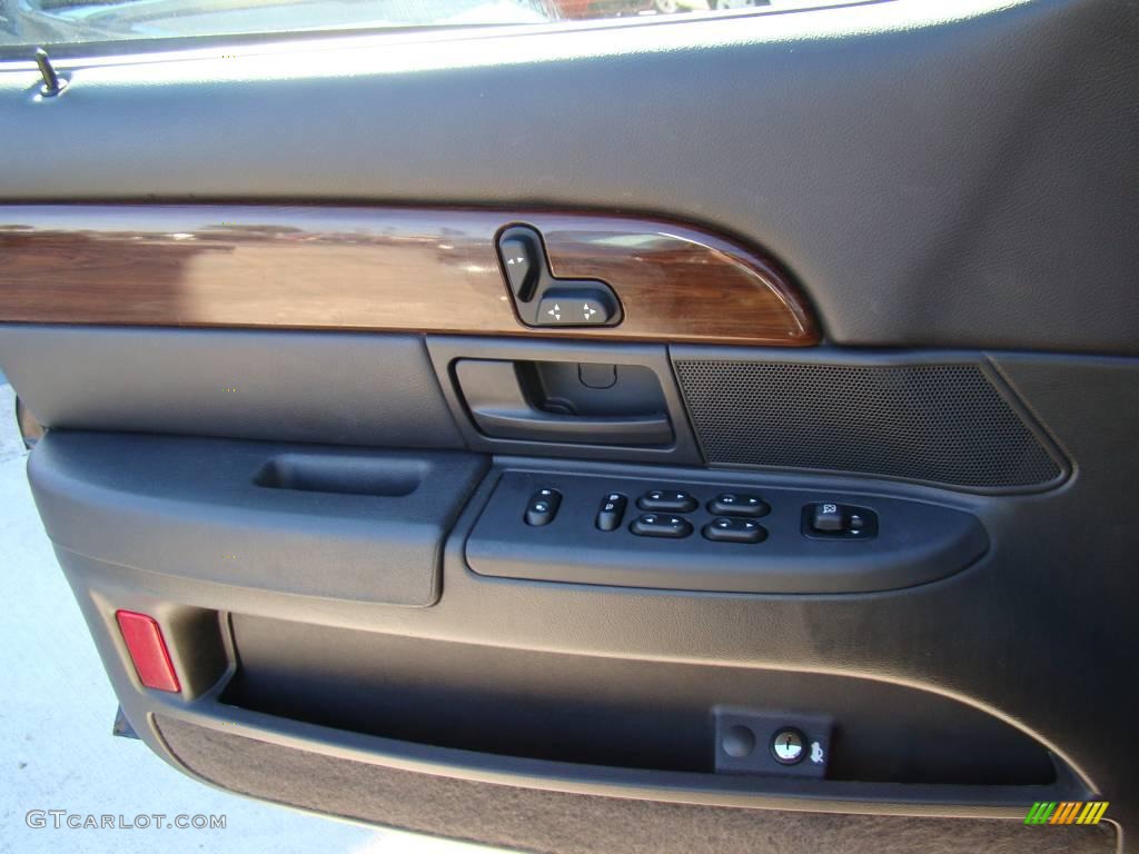 2004 Grand Marquis GS - Black Clearcoat / Dark Charcoal photo #20