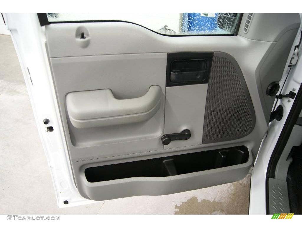 2007 F150 XL Regular Cab - Oxford White / Medium Flint photo #12