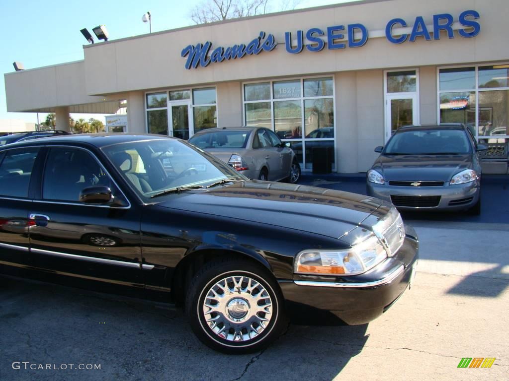 2004 Grand Marquis GS - Black Clearcoat / Dark Charcoal photo #30