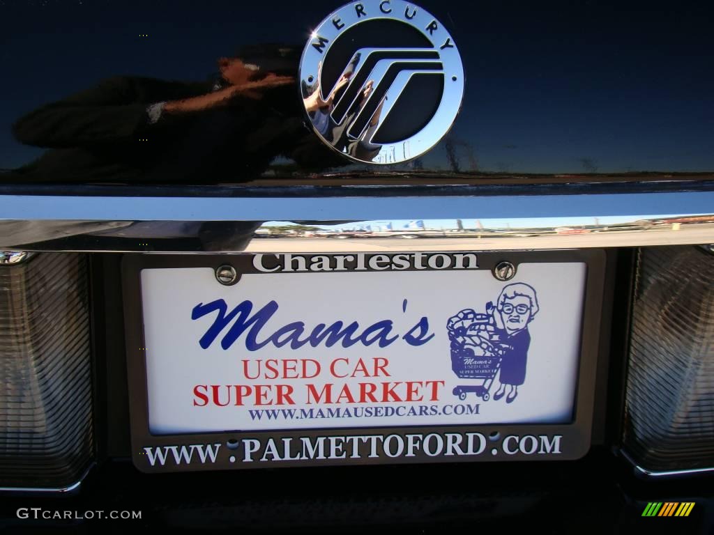 2004 Grand Marquis GS - Black Clearcoat / Dark Charcoal photo #35