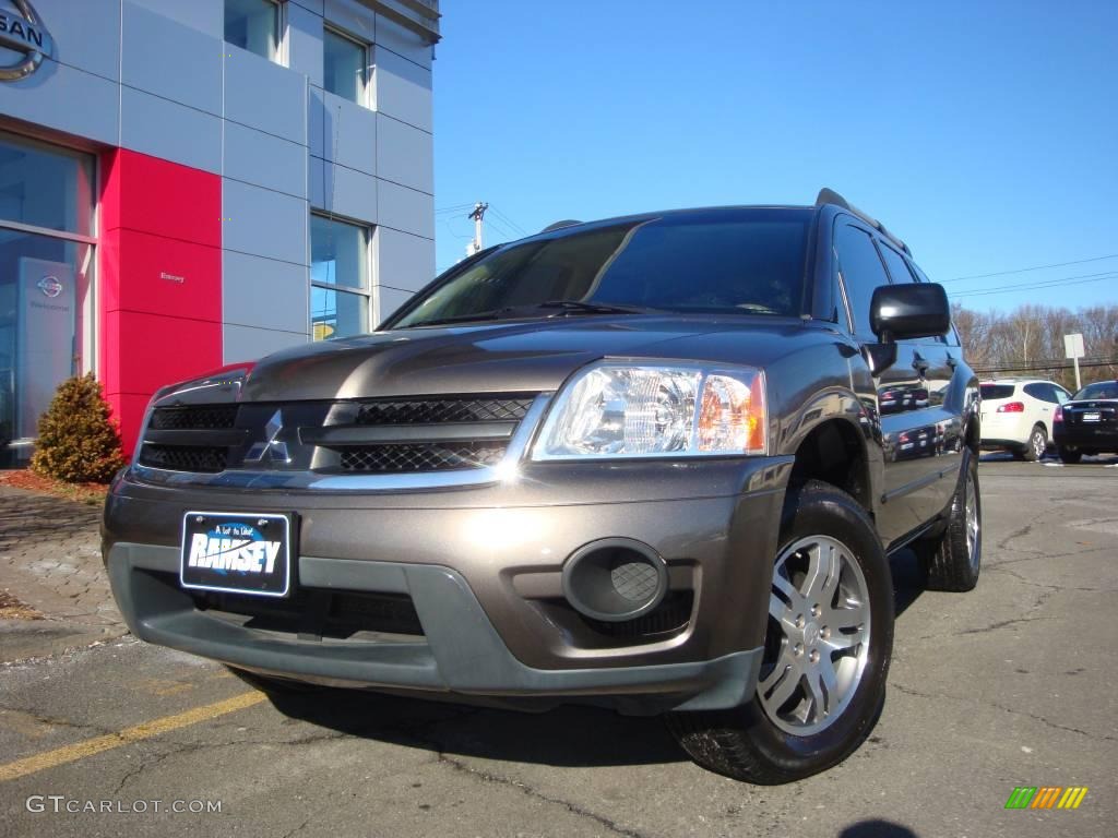 2006 Endeavor LS AWD - Mineral Beige Pearl / Charcoal photo #3