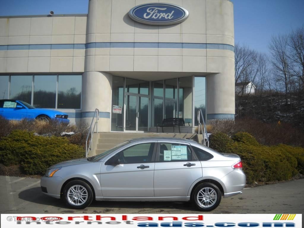 2010 Focus SE Sedan - Ingot Silver Metallic / Medium Stone photo #1