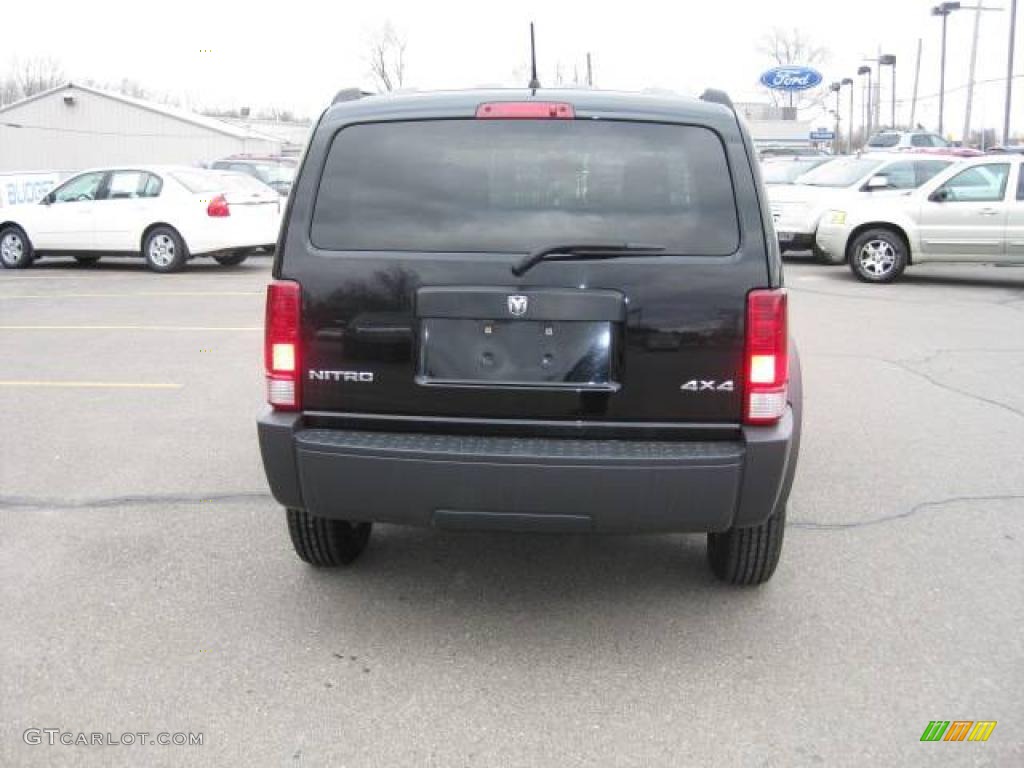 2007 Nitro SXT 4x4 - Black / Dark Slate Gray photo #26