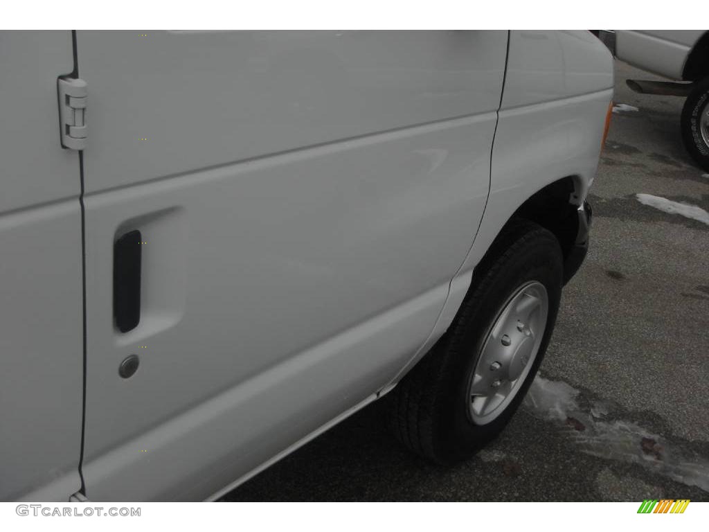2007 E Series Van E350 Super Duty XLT Passenger - Oxford White / Medium Flint Grey photo #11