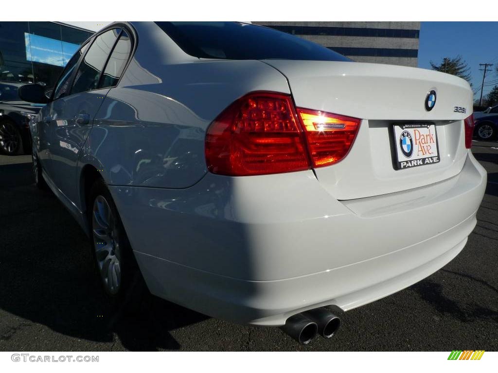 2009 3 Series 328xi Sedan - Alpine White / Black photo #10