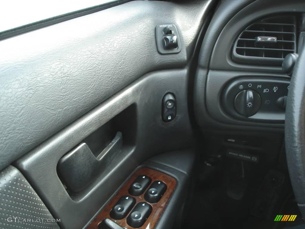 2003 Sable LS Premium Sedan - Silver Frost Metallic / Dark Charcoal photo #17