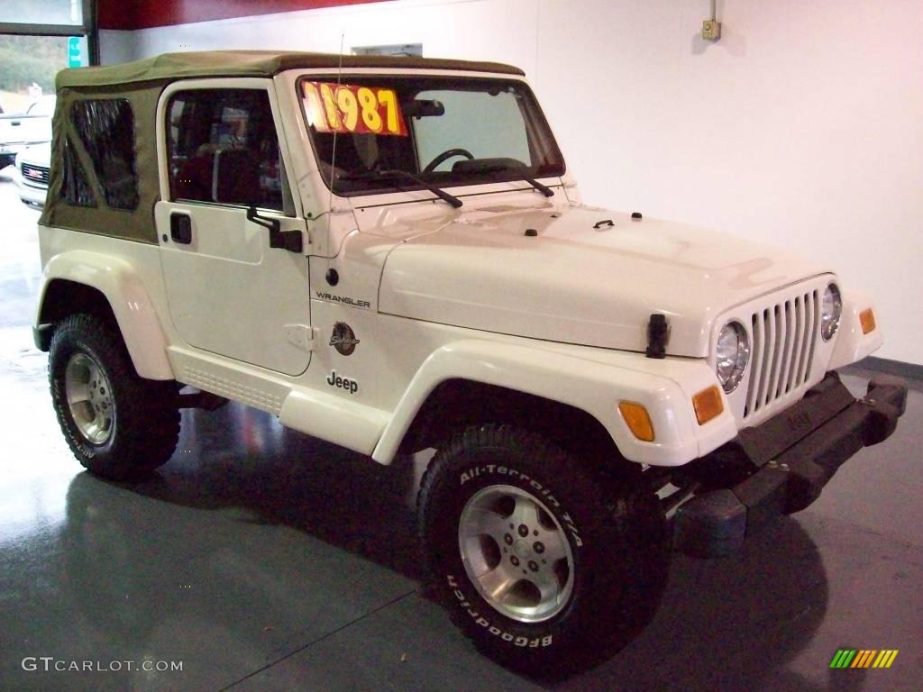 2002 Wrangler Sahara 4x4 - Stone White / Camel Beige/Dark Green photo #1