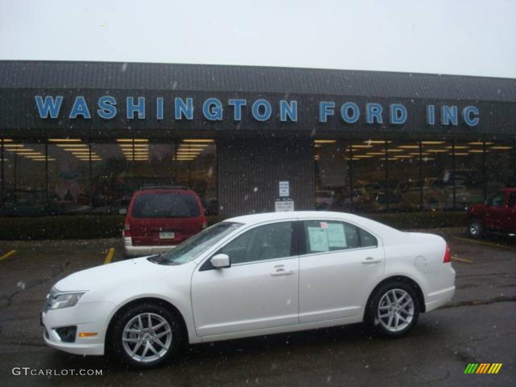 White Platinum Tri-coat Metallic Ford Fusion