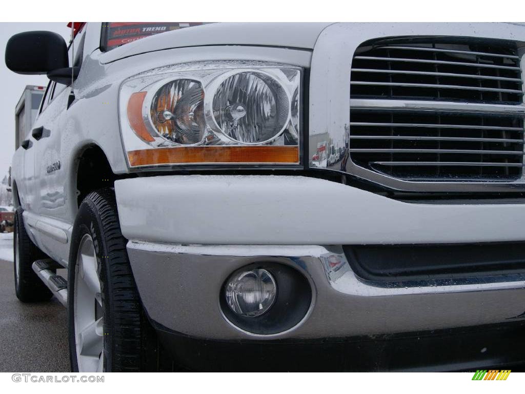 2006 Ram 1500 SLT Quad Cab 4x4 - Bright White / Medium Slate Gray photo #3