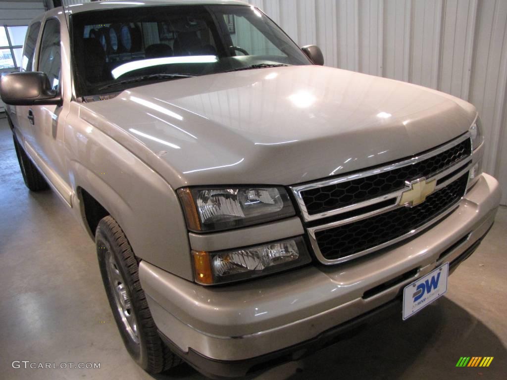 2006 Silverado 1500 LS Extended Cab 4x4 - Silver Birch Metallic / Dark Charcoal photo #1