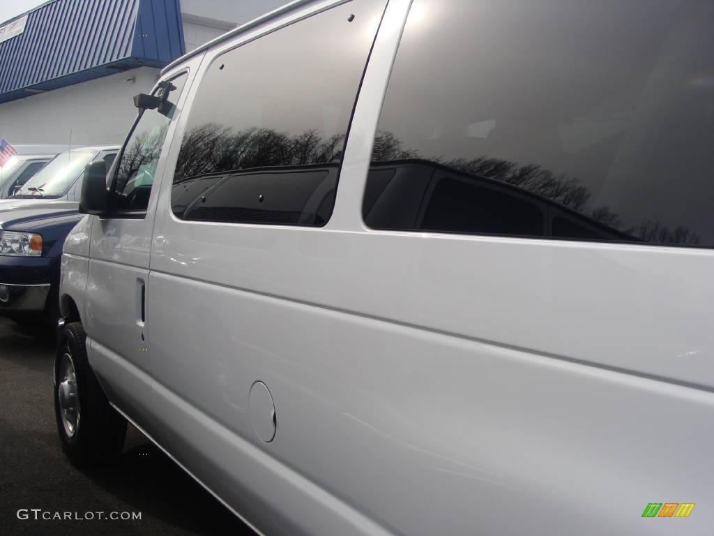 2009 E Series Van E350 Super Duty XLT Extended Passenger - Oxford White / Medium Flint photo #9