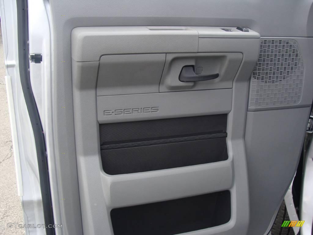 2009 E Series Van E350 Super Duty XLT Extended Passenger - Brilliant Silver Metallic / Medium Flint photo #8
