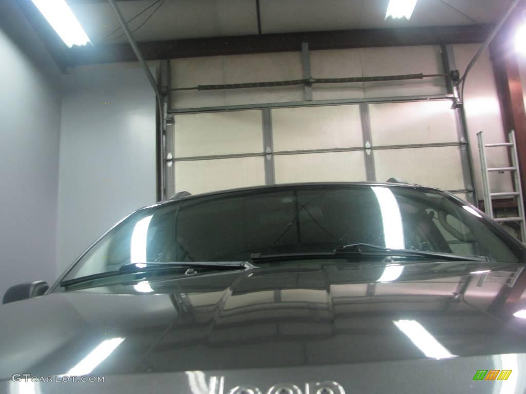 2003 Grand Cherokee Laredo 4x4 - Graphite Metallic / Dark Slate Gray photo #5