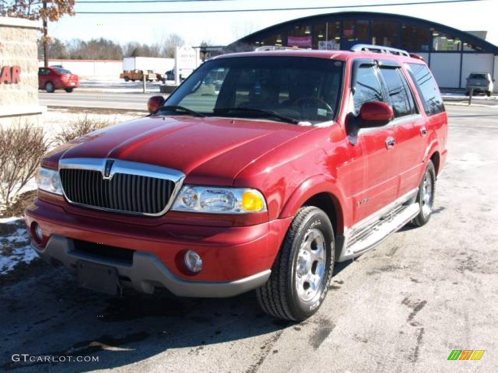 2002 Navigator Luxury - Laser Red Tinted Metallic / Medium Graphite photo #2