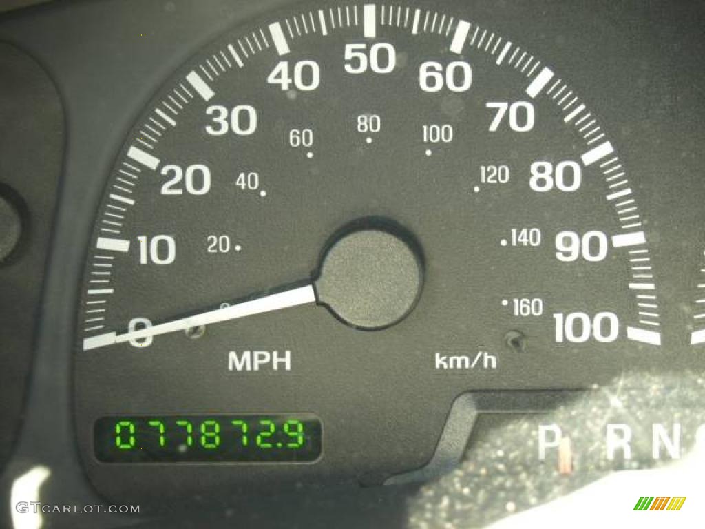 2002 Navigator Luxury - Laser Red Tinted Metallic / Medium Graphite photo #14