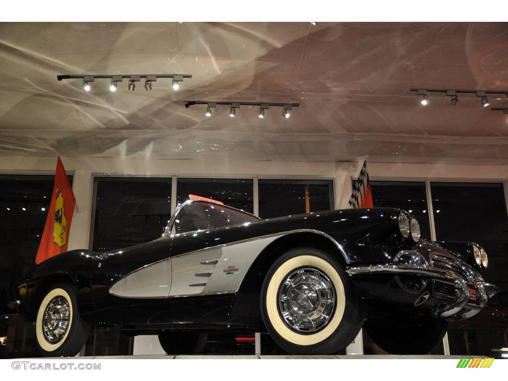1961 Corvette Convertible - Tuxedo Black / Red photo #44