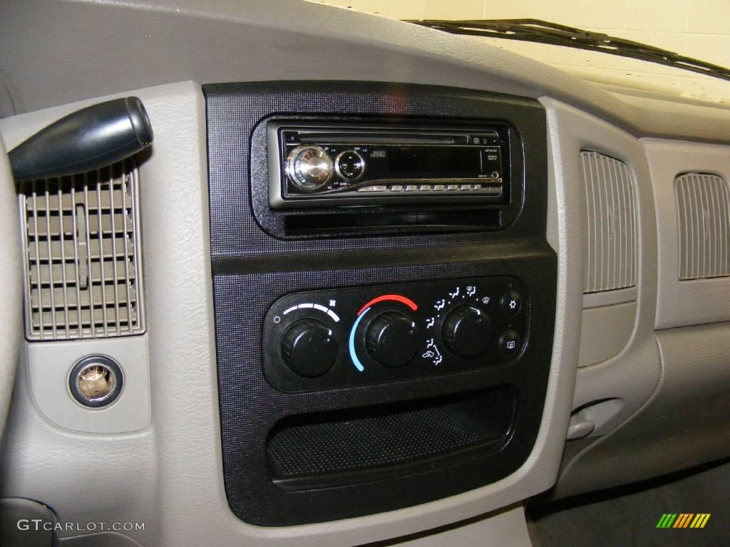 2003 Ram 1500 SLT Quad Cab 4x4 - Bright White / Dark Slate Gray photo #24