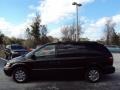 2007 Brilliant Black Crystal Pearl Chrysler Town & Country Touring  photo #2