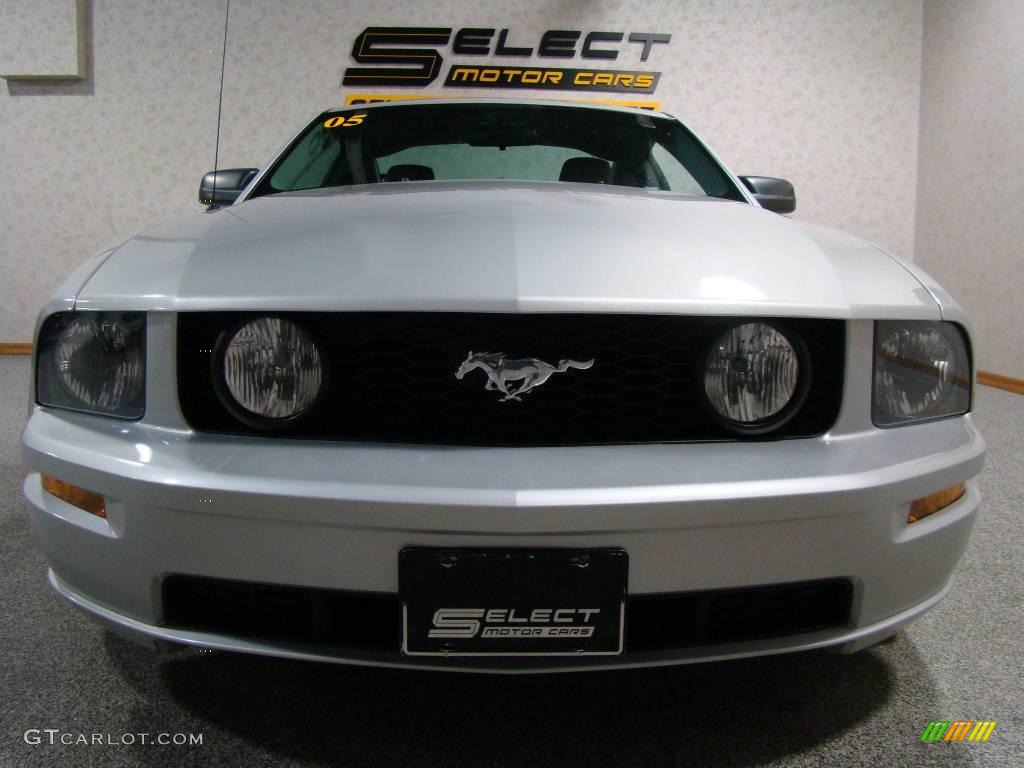 2005 Mustang GT Premium Coupe - Satin Silver Metallic / Light Graphite photo #2