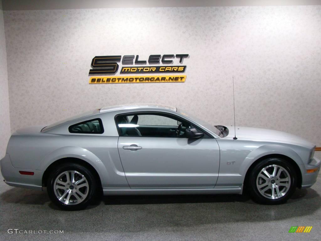 2005 Mustang GT Premium Coupe - Satin Silver Metallic / Light Graphite photo #4