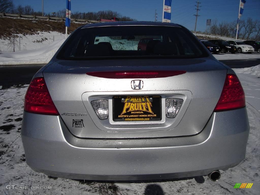 2006 Accord LX Sedan - Alabaster Silver Metallic / Black photo #4