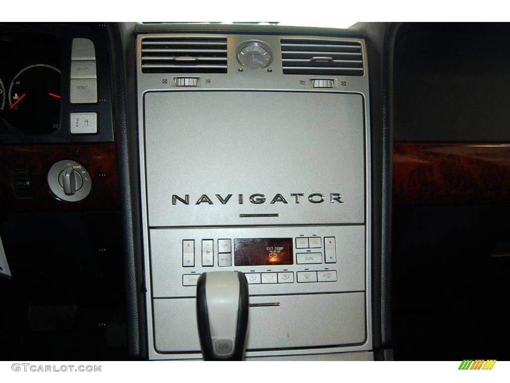 2003 Navigator Luxury 4x4 - Mineral Grey Metallic / Black photo #50