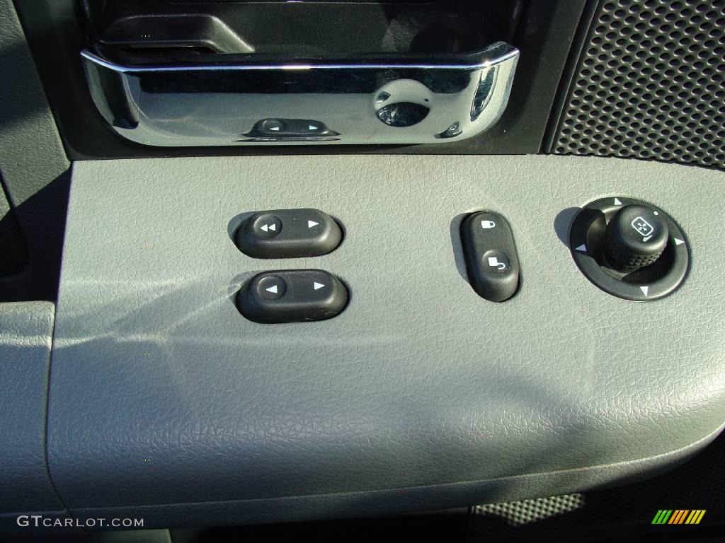 2004 F150 XLT Regular Cab 4x4 - True Blue Metallic / Dark Flint photo #18