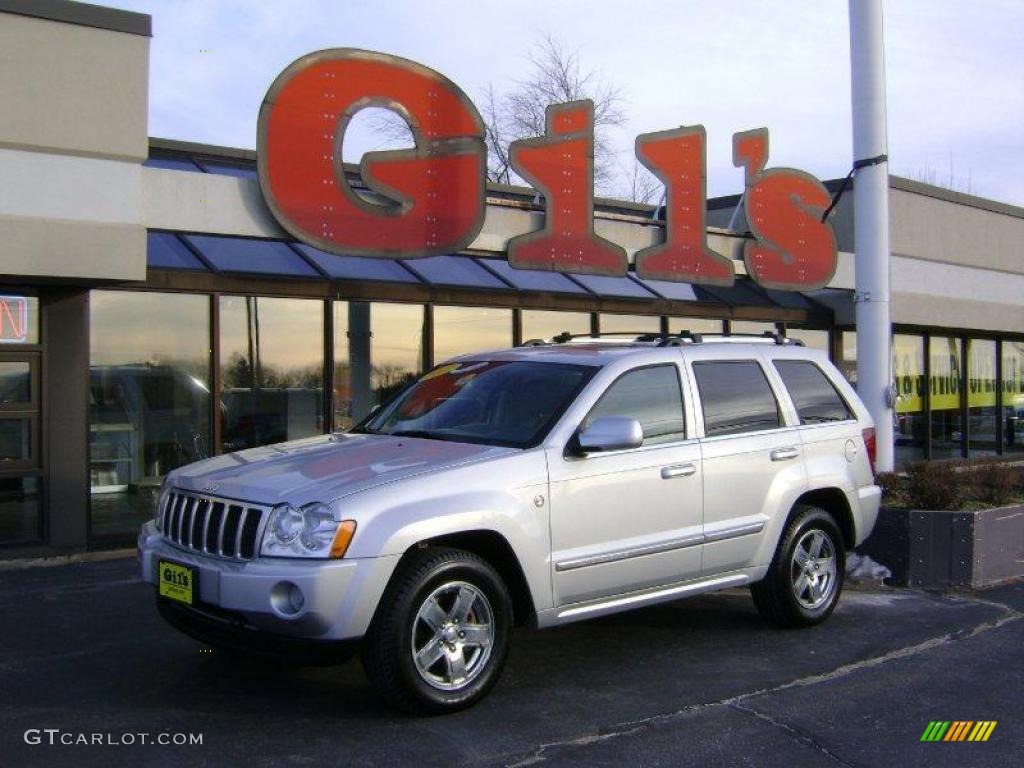 Bright Silver Metallic Jeep Grand Cherokee