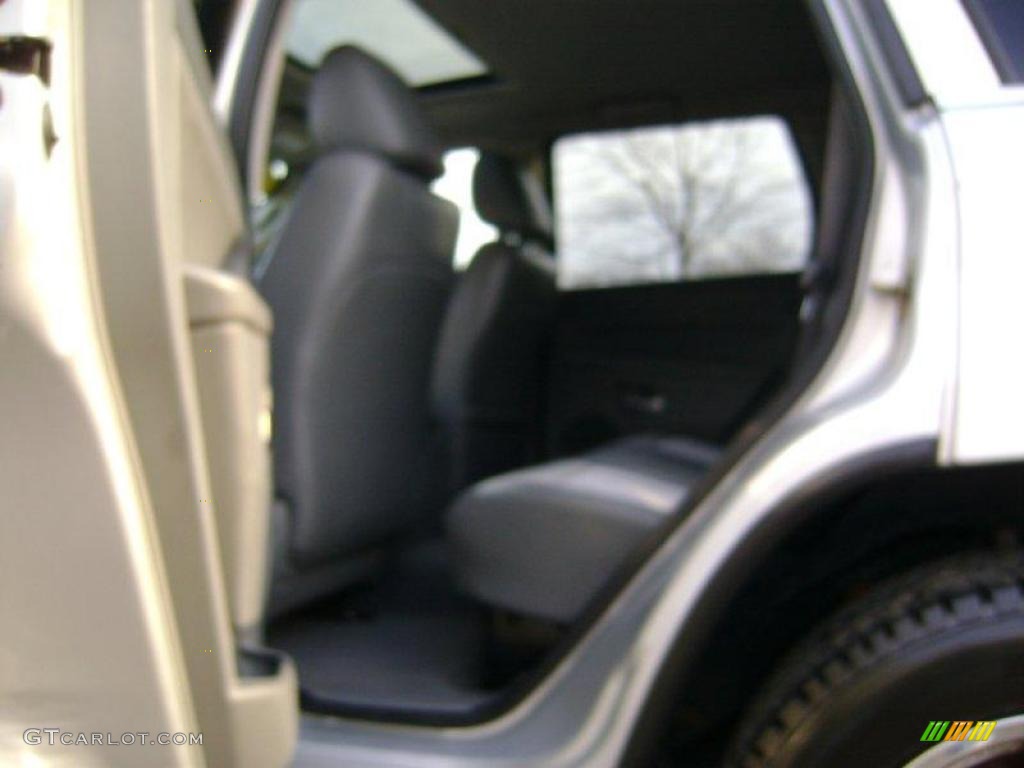 2007 Grand Cherokee Overland 4x4 - Bright Silver Metallic / Medium Slate Gray photo #12