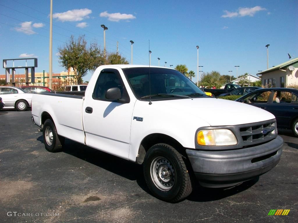 1998 F150 XL Regular Cab - Oxford White / Medium Graphite photo #2