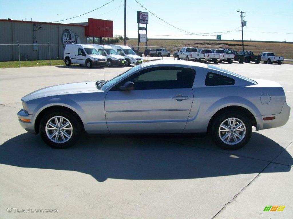 2007 Mustang V6 Deluxe Coupe - Performance White / Medium Parchment photo #4