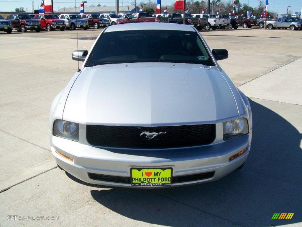 2007 Mustang V6 Deluxe Coupe - Performance White / Medium Parchment photo #6