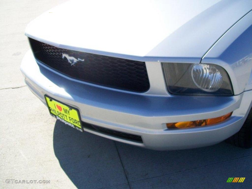 2007 Mustang V6 Deluxe Coupe - Performance White / Medium Parchment photo #9